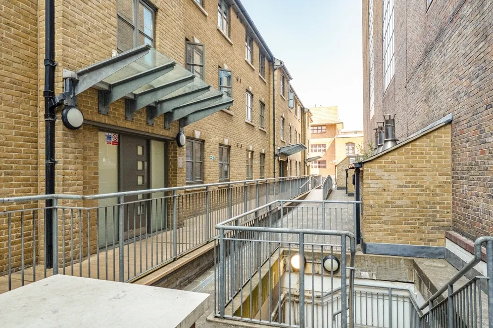 Kingsley Mews, Wapping, E1W photo 11