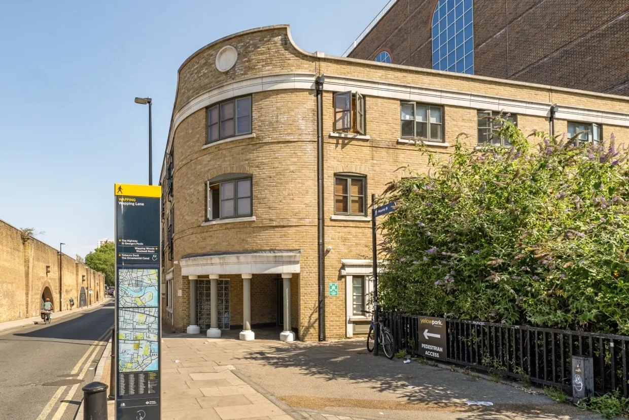 Kingsley Mews, Wapping, E1W photo 12