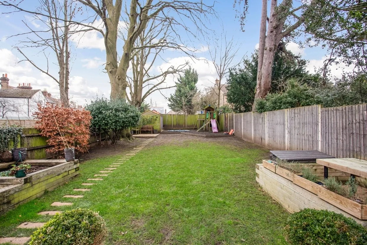 Burgh Heath Road, Epsom KT17 photo 13