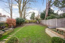 Burgh Heath Road, Epsom KT17 photo 13