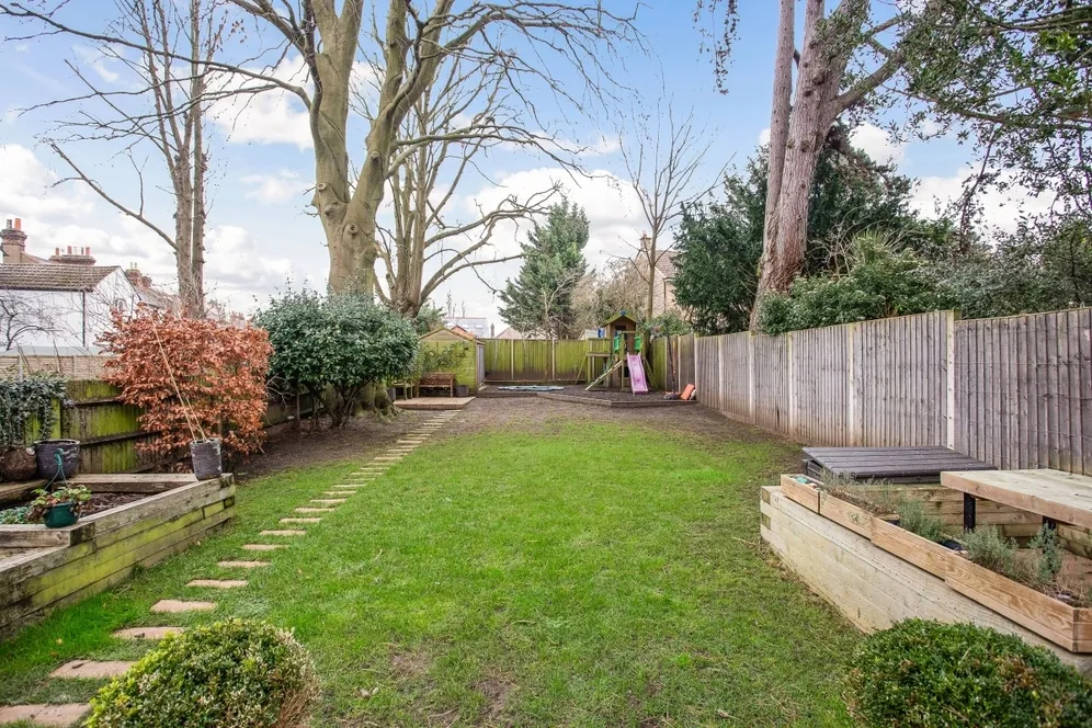 Burgh Heath Road, Epsom KT17 photo 13