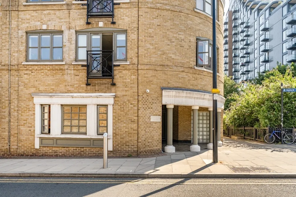 Kingsley Mews, Wapping, E1W photo 14