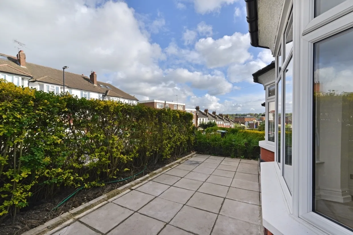Hermiston Avenue London N8 photo 6