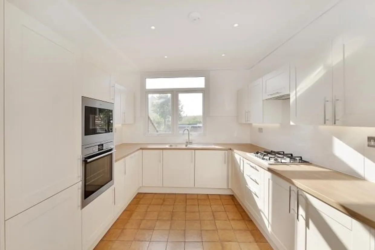 Hermiston Avenue London N8 photo 7
