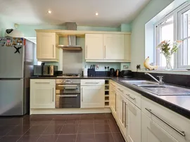 Kilford Close, Amesbury, Salisbury thumb 3