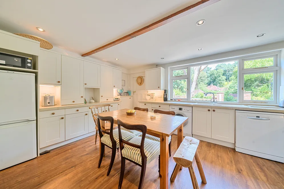 Farnham Road, Churt, Farnham, GU10 photo 4