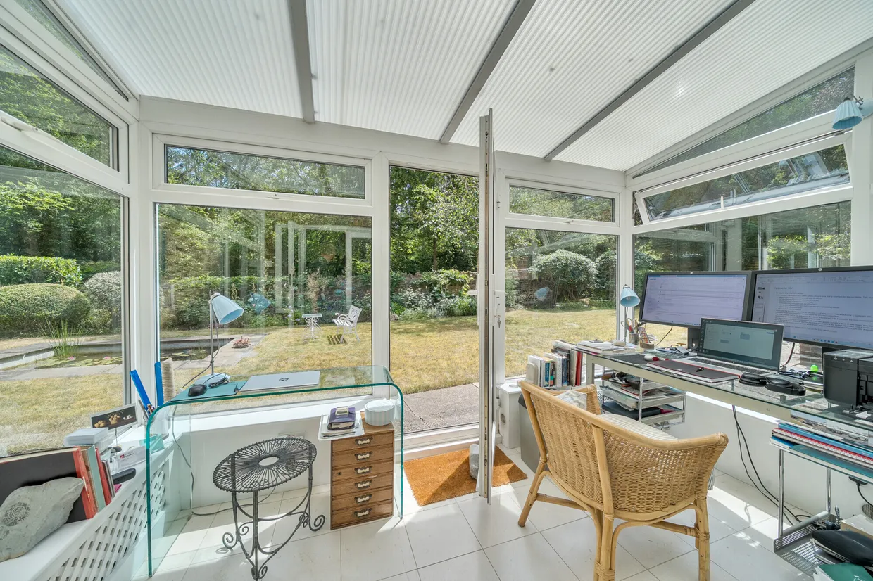 Farnham Road, Churt, Farnham, GU10 photo 9