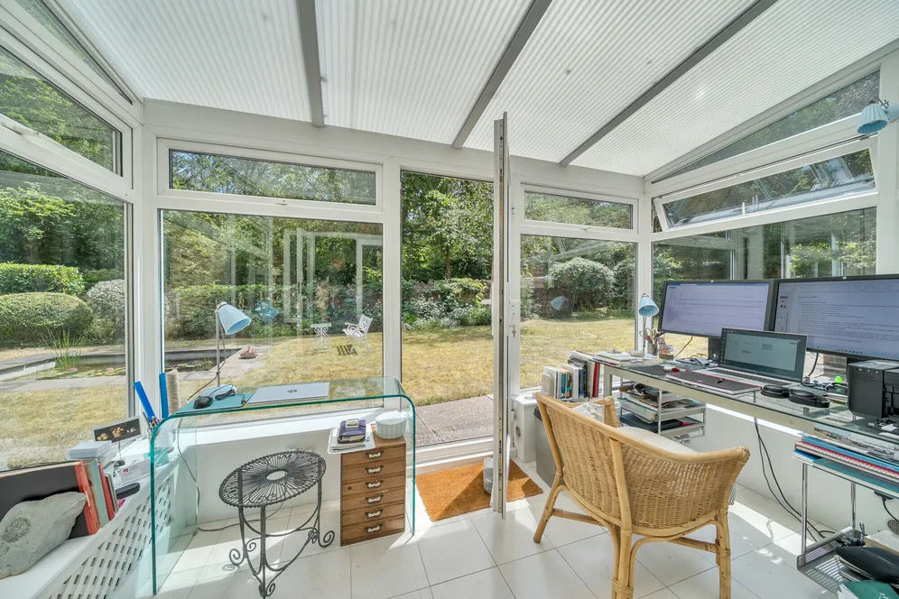 Farnham Road, Churt, Farnham, GU10 photo 9
