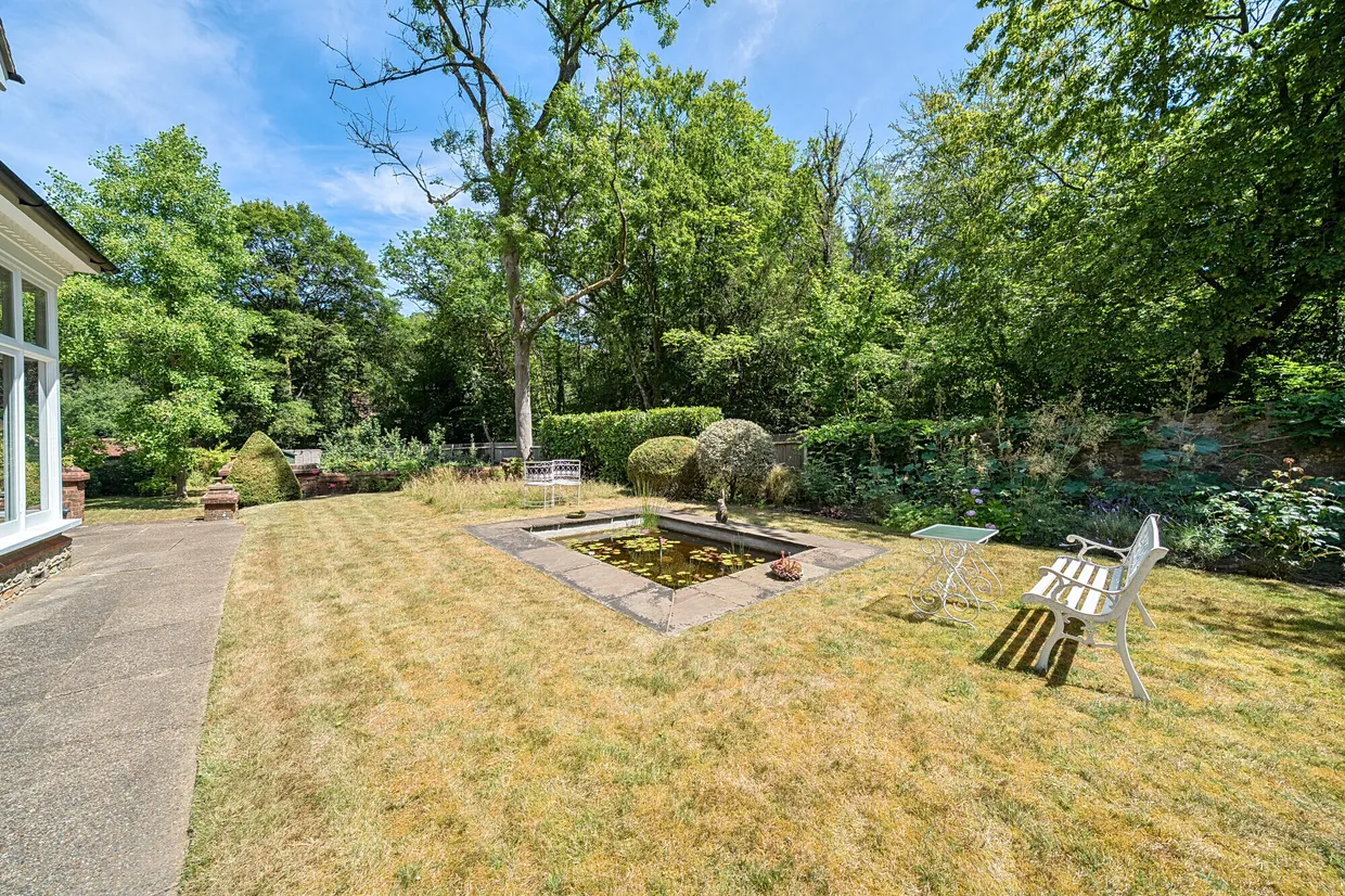 Farnham Road, Churt, Farnham, GU10 photo 11