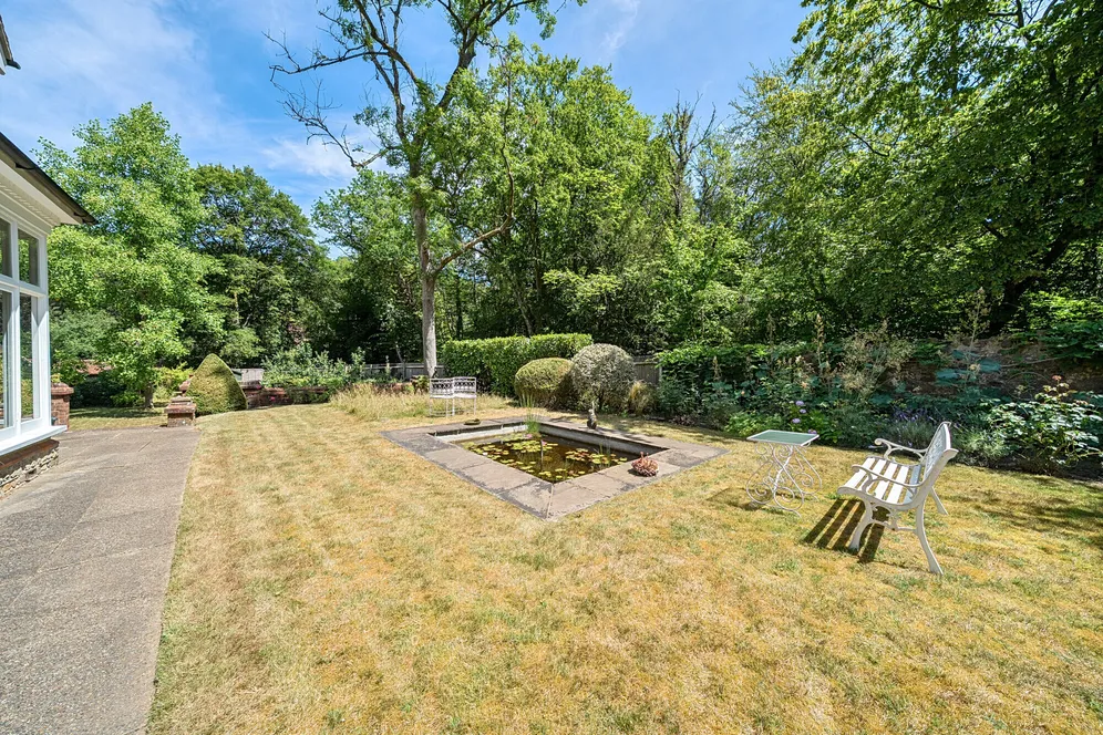 Farnham Road, Churt, Farnham, GU10 photo 11