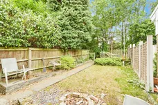 Elmhurst Gardens, Leeds