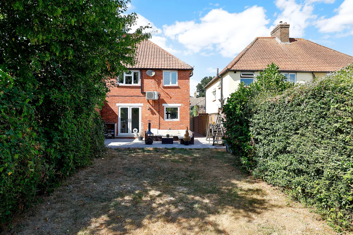 Silverlea Gardens, Horley, RH6