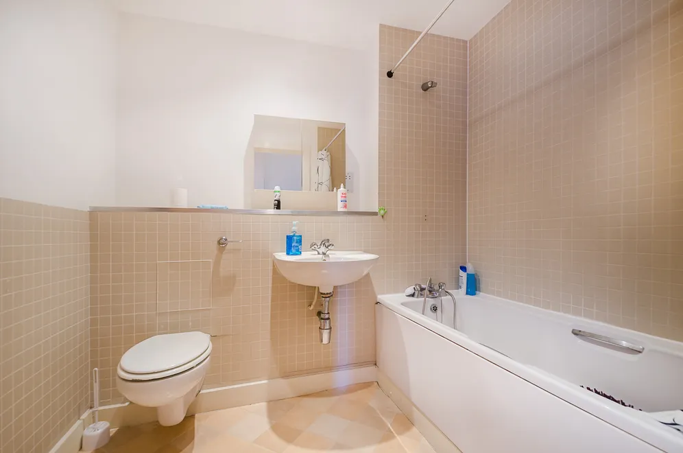 The Bittoms, Kingston Upon Thames, KT1 photo 9