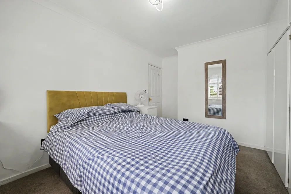 Property carousel item 12