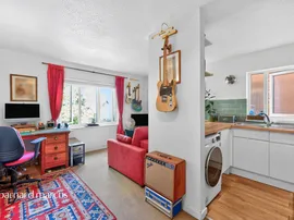 Saxon Close, SURBITON photo
