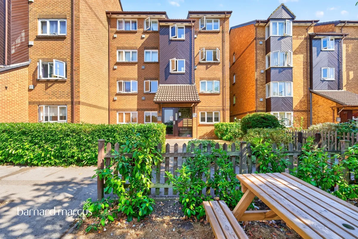 Saxon Close, SURBITON