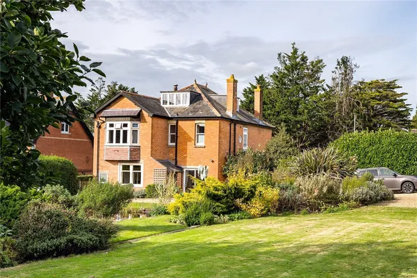 Salisbury Road, Blandford Forum, DT11 photo 1