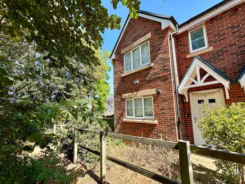 Woodend Close, Graysphoto