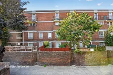 Wallis Close, London
