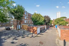 Wallis Close, London