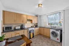 Wallis Close, London