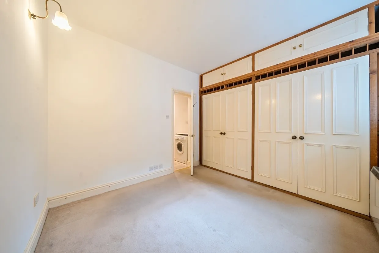 High Street Ramsbury SN8 photo 4