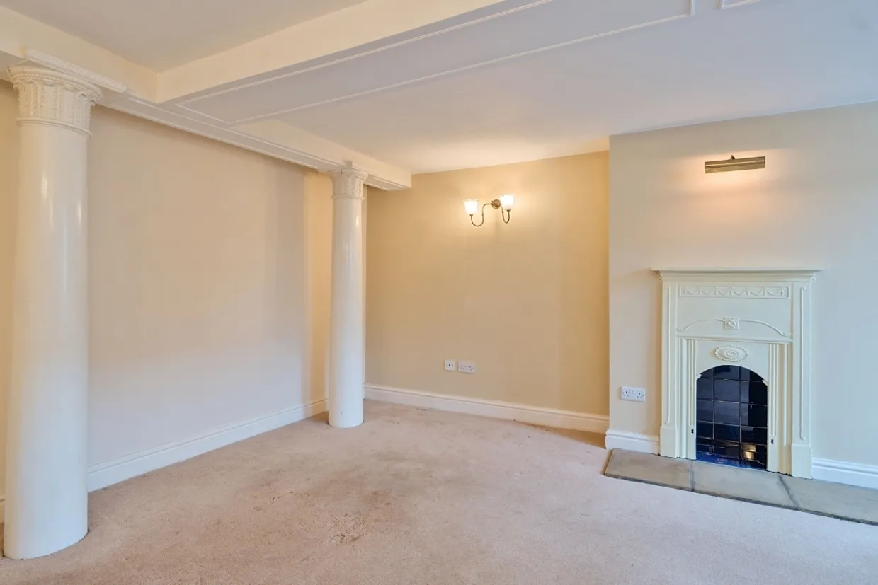 High Street Ramsbury SN8 photo 6