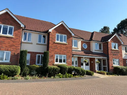 Wellington Avenue, Princes Risboroughphoto