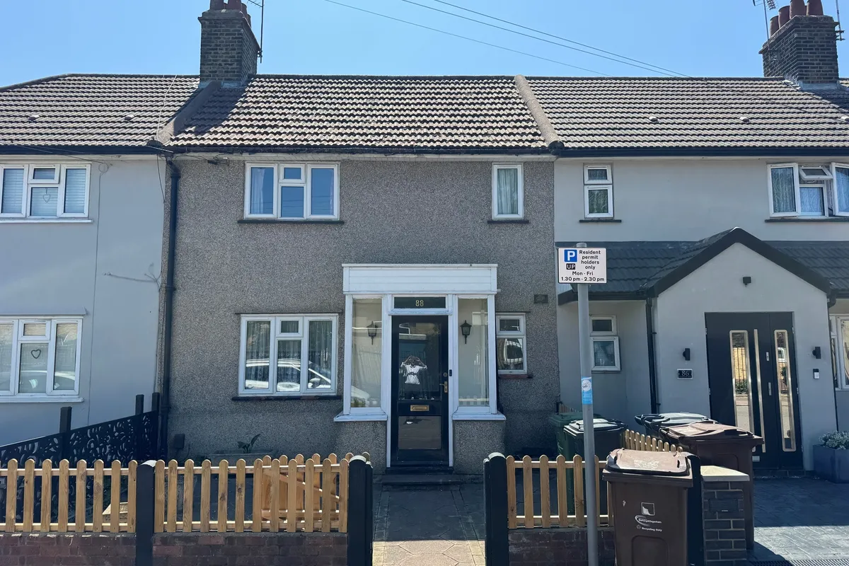 Dawson Avenue, Barking