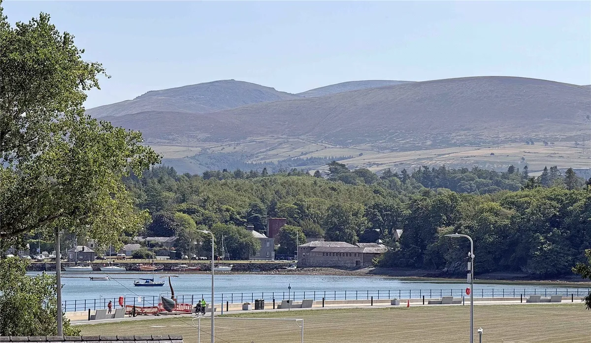 Y Bae, Bangor, Gwynedd, LL57