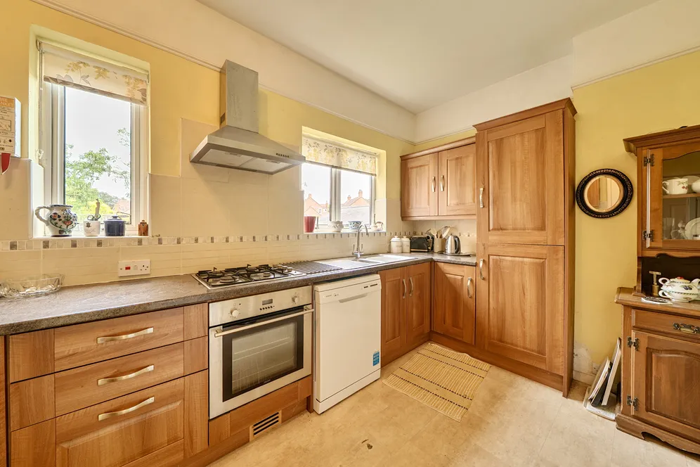 Avenue Road, Leamington Spa, CV31 photo 3