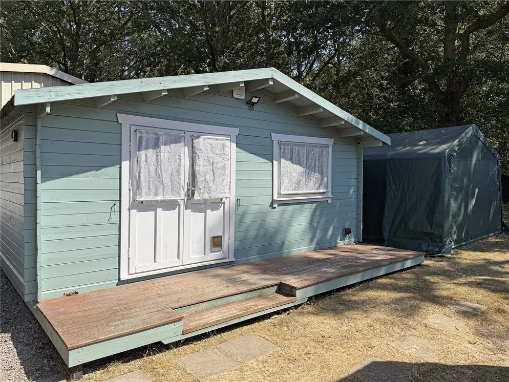 Property carousel item 9