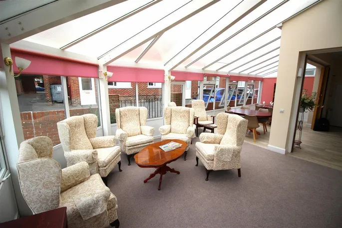 Property carousel image 10