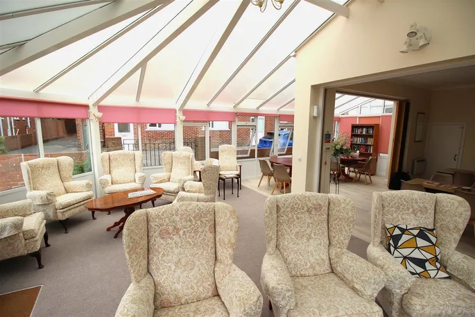 Property carousel image 11