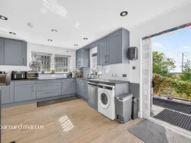 Royal Drive, Epsom thumb 3