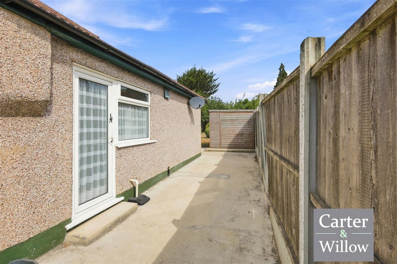 Mayswood Gardens, Essex Image 18