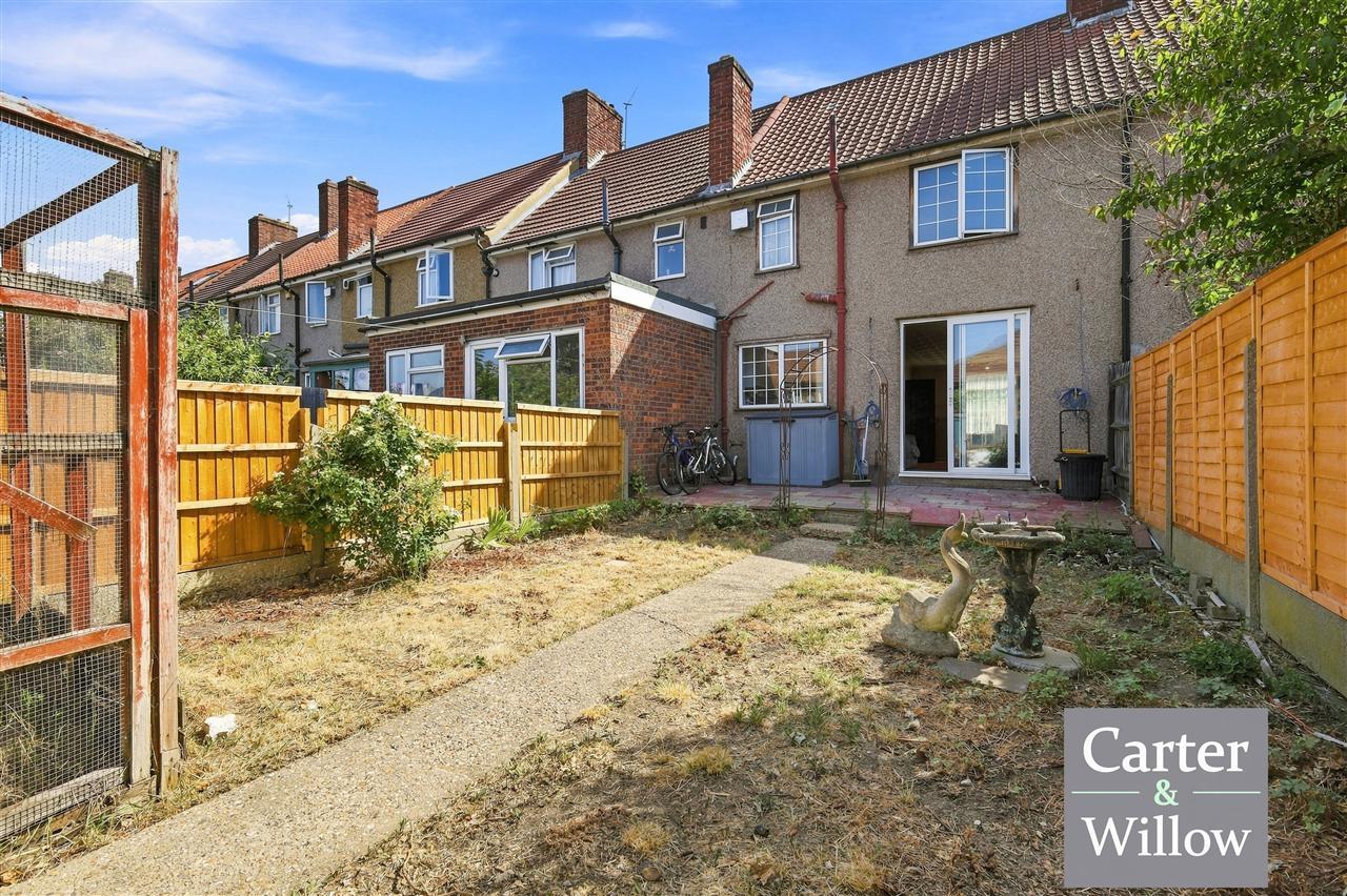 Warrington Square, Essex Image 14