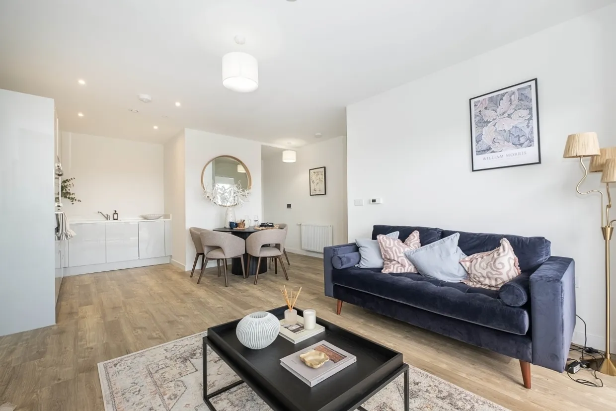 Elmsleigh Road Staines TW18 photo 3