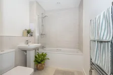 Elmsleigh Road Staines TW18 photo 4