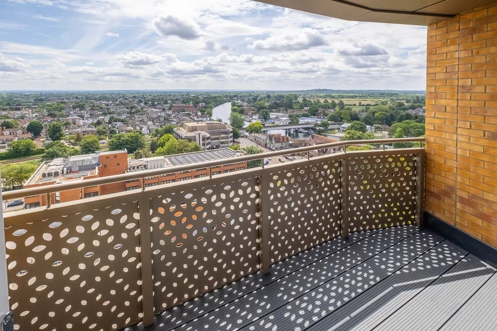 Elmsleigh Road Staines TW18 photo 6