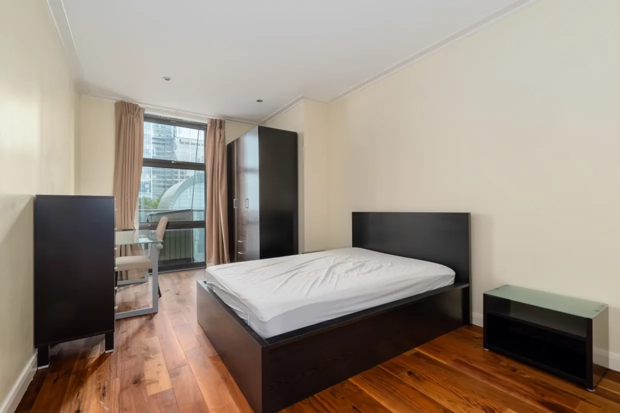 South Quay Square,  E14 photo 9