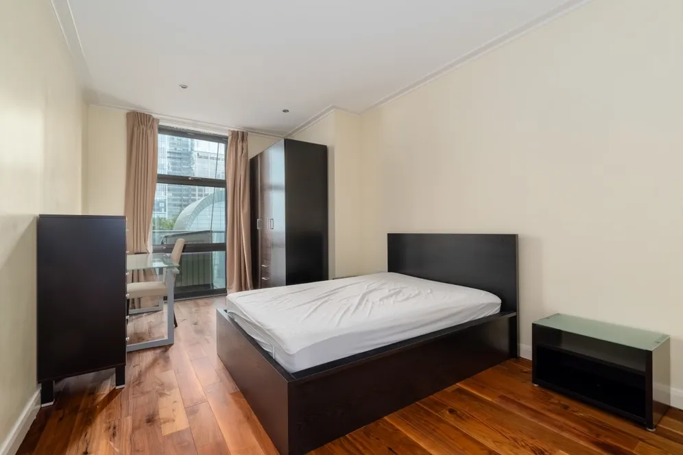 South Quay Square,  E14 photo 9