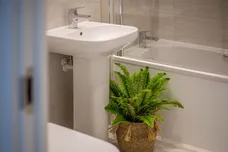 Elmsleigh Road Staines TW18 photo 9