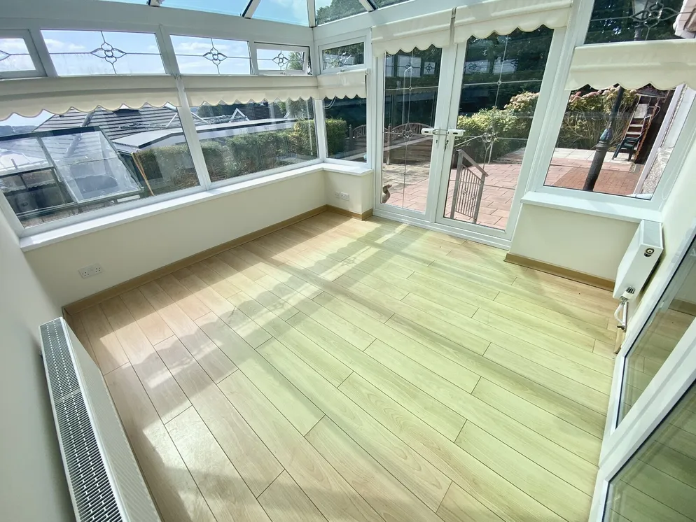 Property carousel item 4