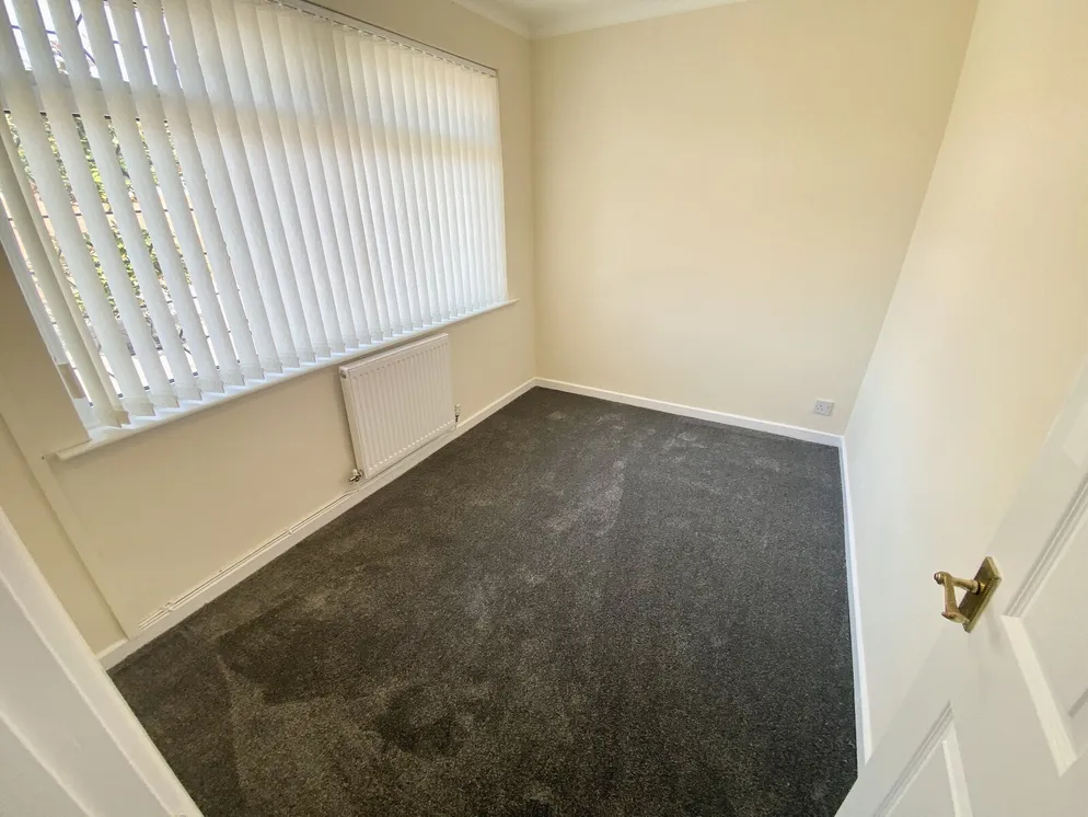 Property carousel item 9
