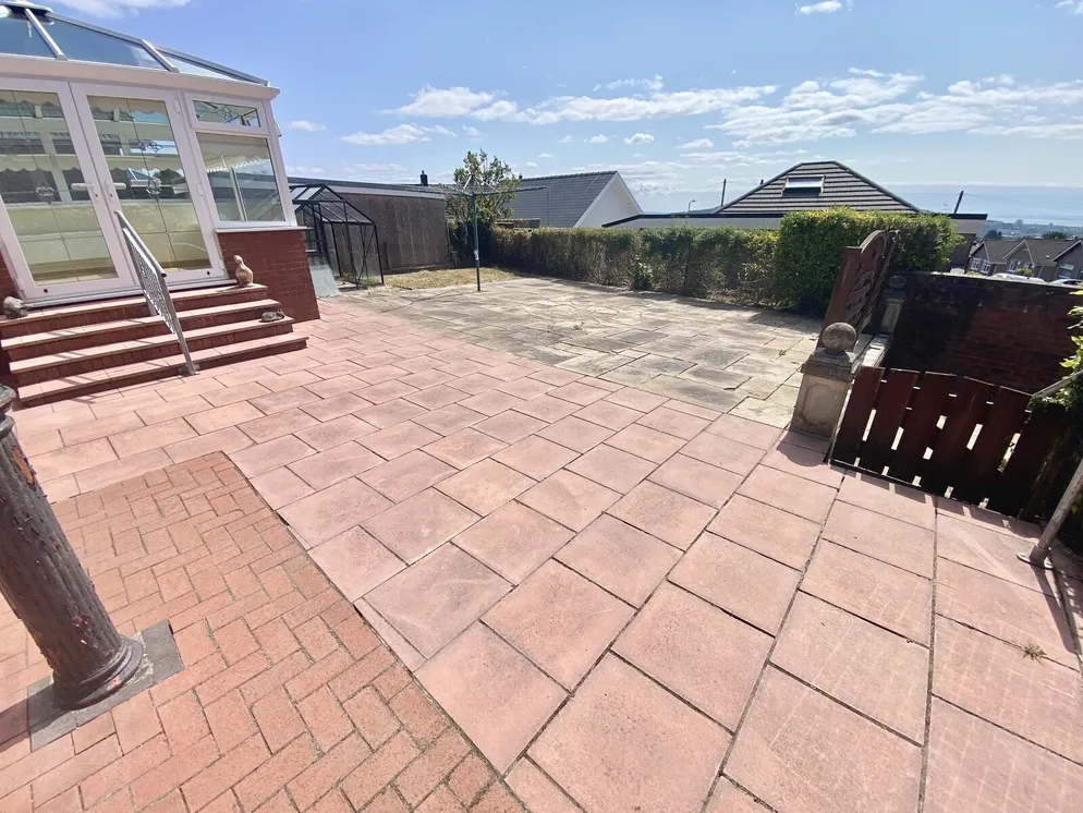 Property carousel item 11