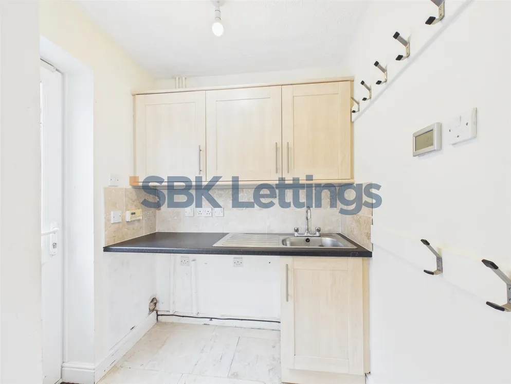 Property carousel item 9
