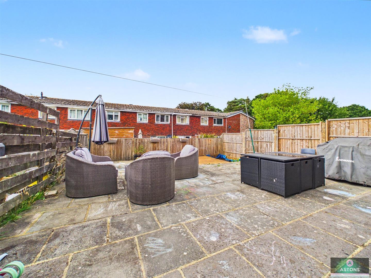 Flamstead Heights, Broadfield, Crawley Image 4