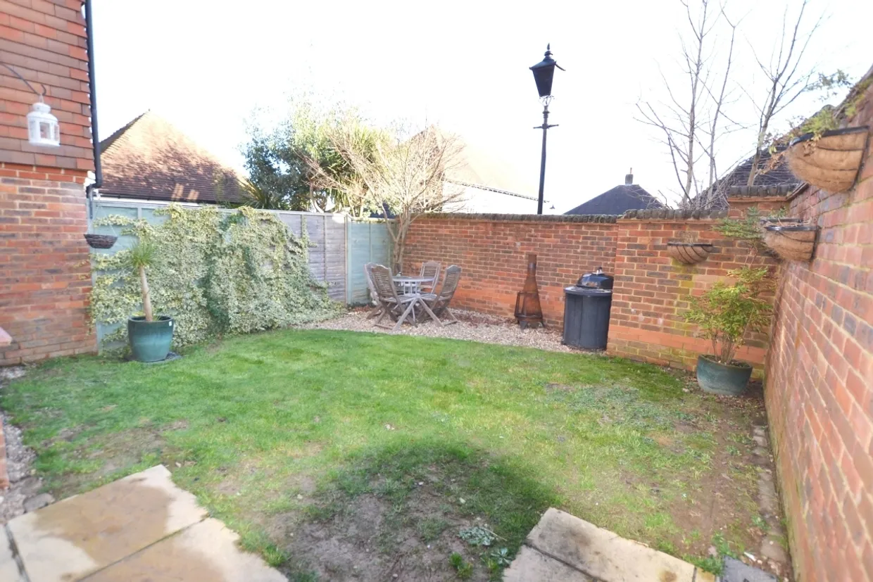Middle Village Haywards Heath RH16 photo 4