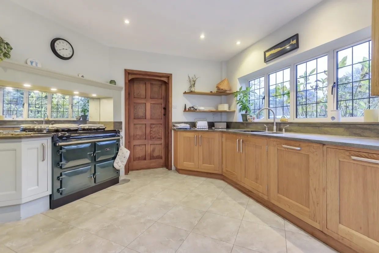 Croft Road Woldingham CR3 photo 4